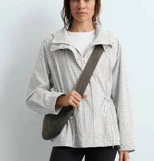 Chaqueta Extra Ligera Impermeable 10K OYSHO